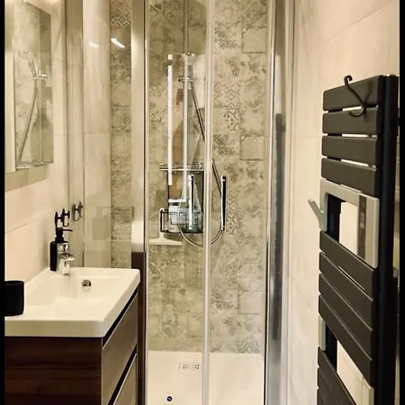 Spacious In The Heart Of !!! Apartment