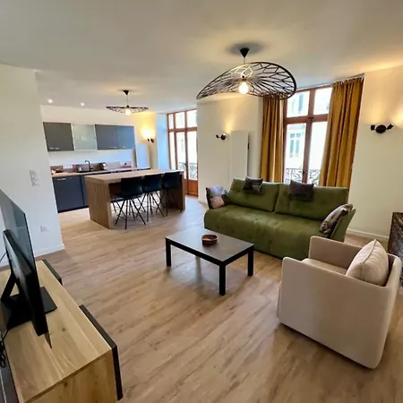 Spacious In The Heart Of !!! Appartement