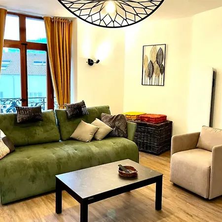 Apartment Spacious In The Heart Of !!! *
