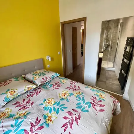 Spacious In The Heart Of !!! Apartment