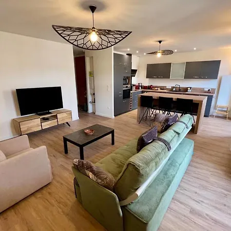 Spacious In The Heart Of Apartman *