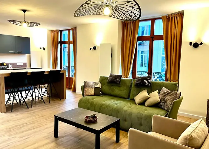 Spacious In The Heart Of !!! דירה ג'רארדמר