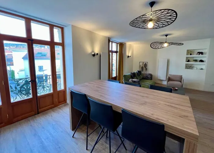 Spacious In The Heart Of !!! Appartement