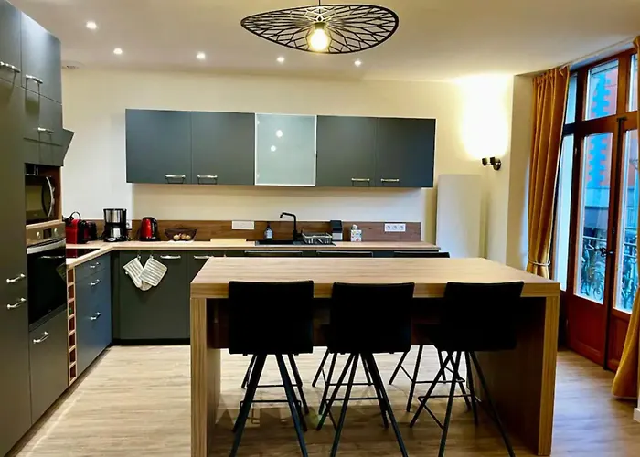 Appartement Spacious In The Heart Of !!! *