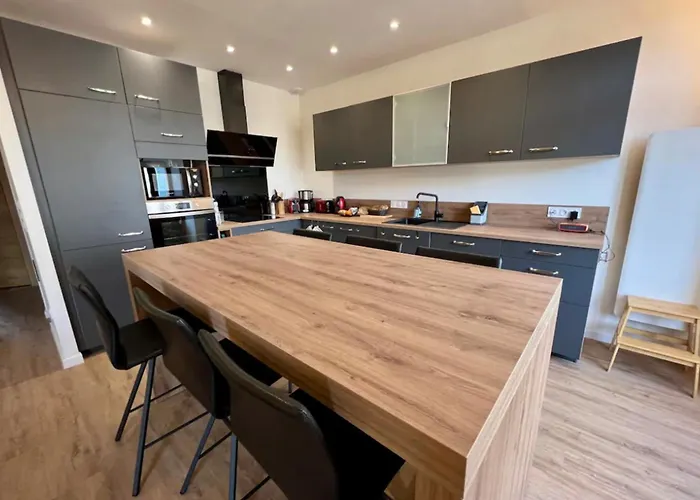 Apartment Spacious In The Heart Of !!!